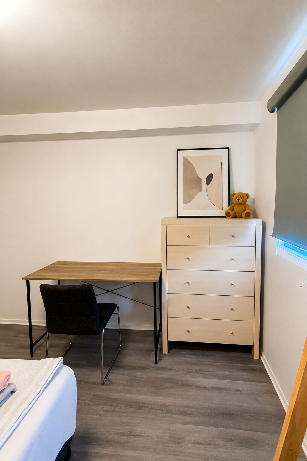 Schous room: workspace and drawers